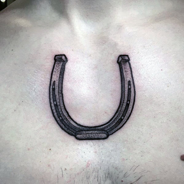 tatuaje clasico herradura caballo para hombre 36