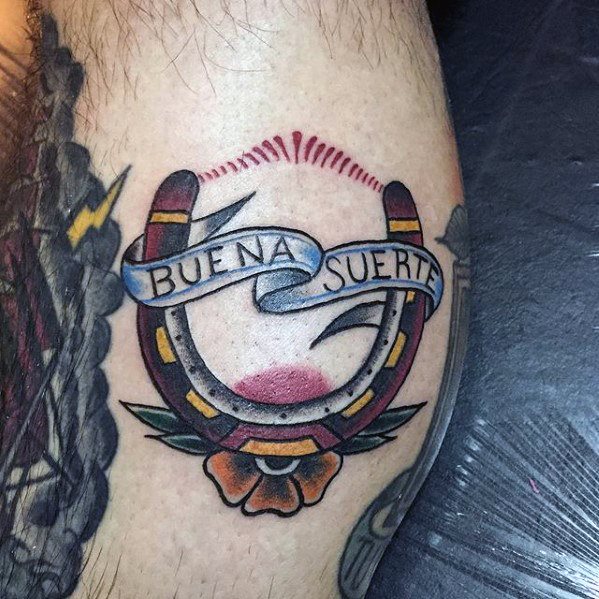 tatuaje clasico herradura caballo para hombre 47