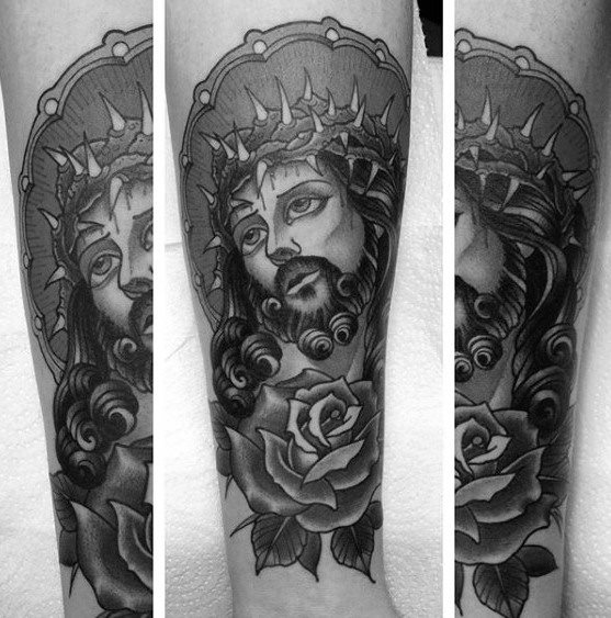 tatuaje clasico jesus para hombre 32