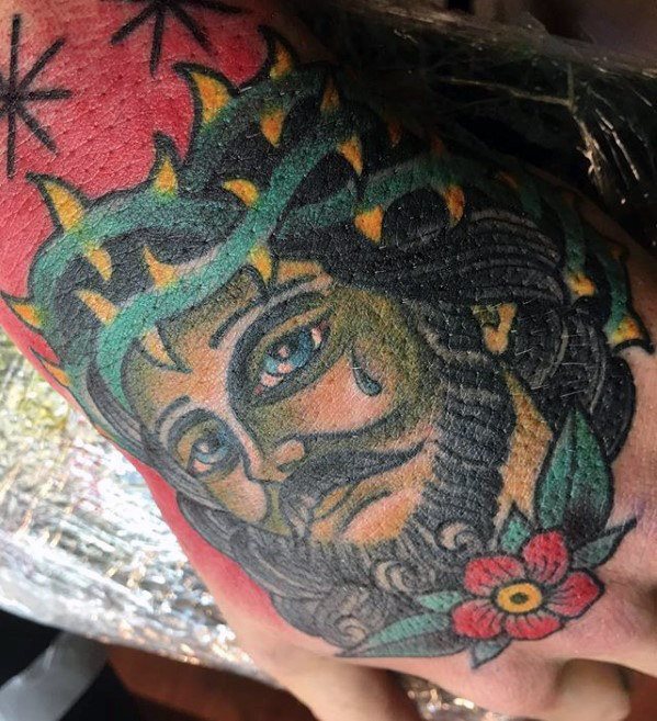 tatuaje clasico jesus para hombre 47