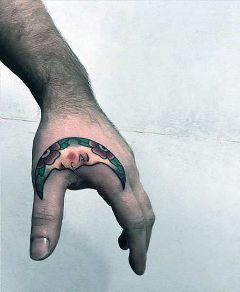 tatuaje clasico mano para hombre 33