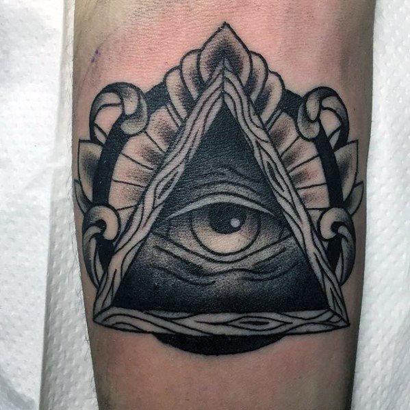 tatuaje clasico ojo para hombre 13