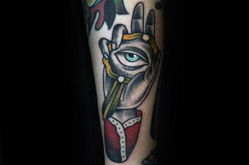 tatuaje clasico ojo para hombre 20