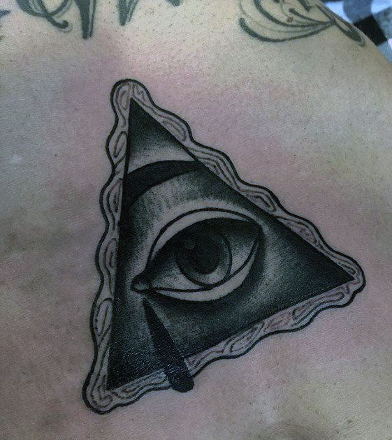 tatuaje clasico ojo para hombre 50
