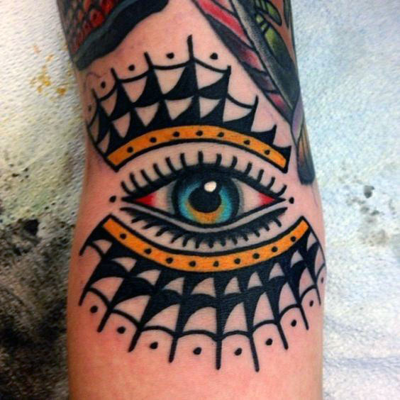 tatuaje clasico ojo para hombre 51