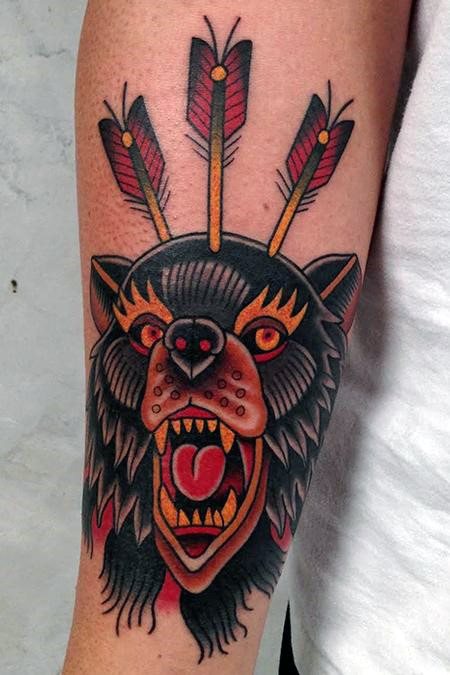 tatuaje clasico oso para hombre 03