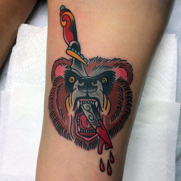 tatuaje clasico oso para hombre 08