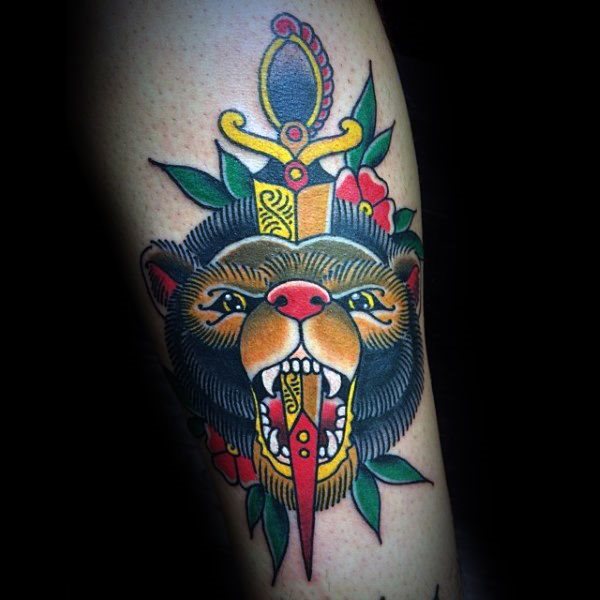 tatuaje clasico oso para hombre 09