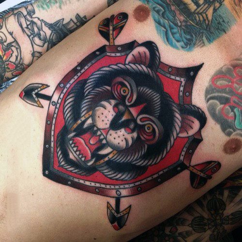 tatuaje clasico oso para hombre 26