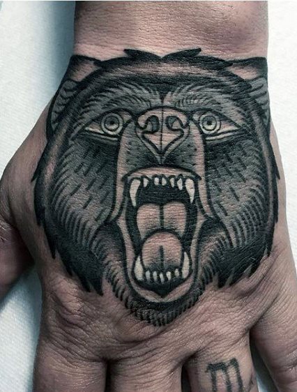 tatuaje clasico oso para hombre 30