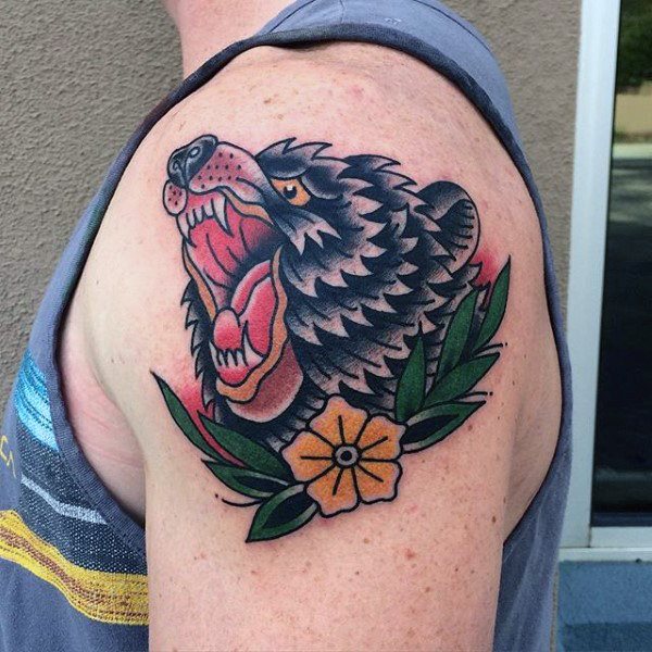 tatuaje clasico oso para hombre 31