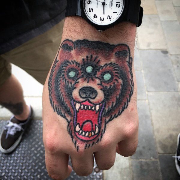 tatuaje clasico oso para hombre 42