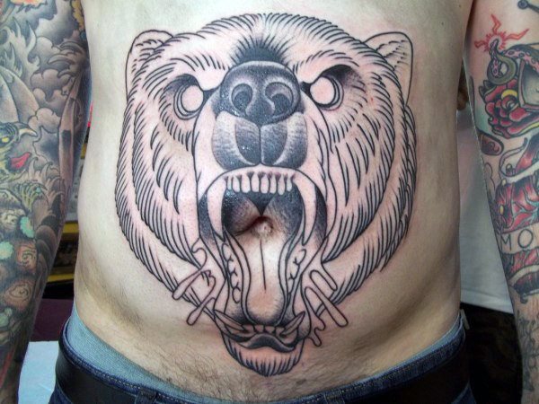 tatuaje clasico oso para hombre 48