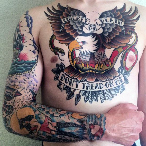 tatuaje clasico pecho para hombre 13