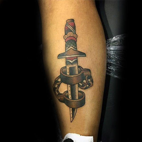 tatuaje clasico pierna para hombre 03