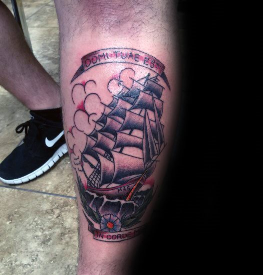 tatuaje clasico pierna para hombre 08
