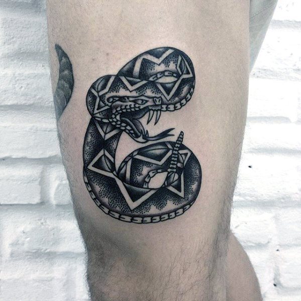 tatuaje clasico pierna para hombre 27