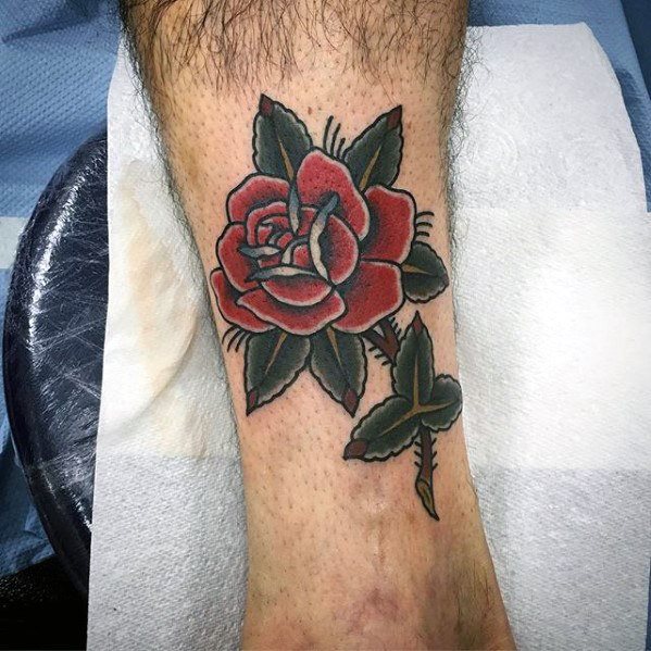 tatuaje clasico pierna para hombre 29