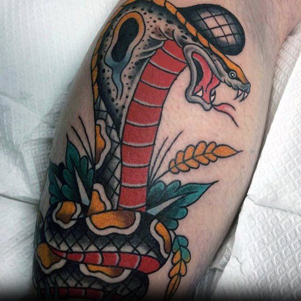 tatuaje clasico pierna para hombre 39