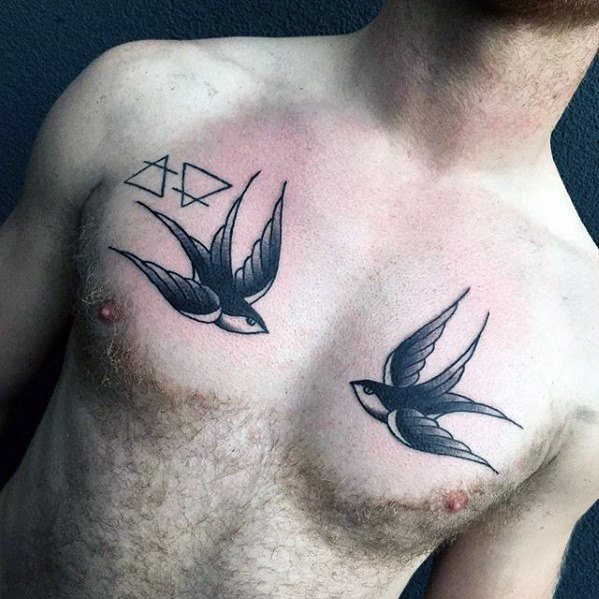 tatuaje golondrina old school para hombre 14