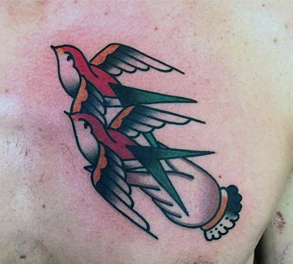 tatuaje golondrina old school para hombre 16