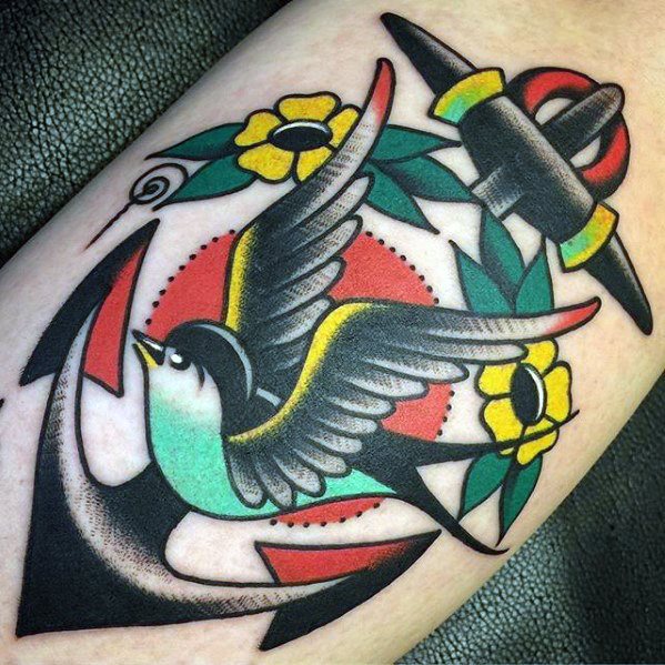 tatuaje golondrina old school para hombre 28