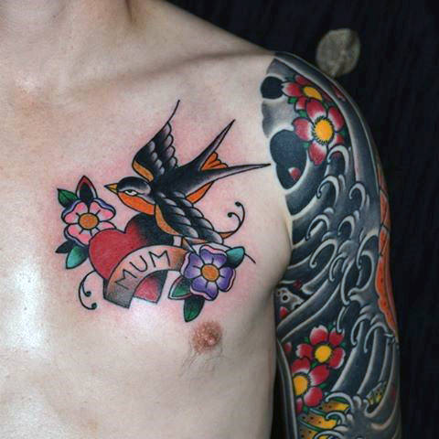 tatuaje golondrina old school para hombre 34
