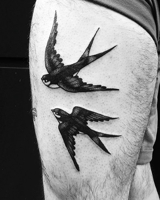 tatuaje golondrina old school para hombre 51