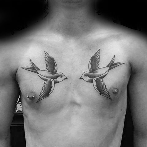 tatuaje golondrina old school para hombre 52