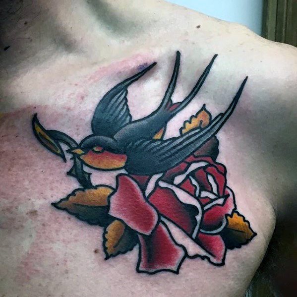 tatuaje golondrina old school para hombre 55