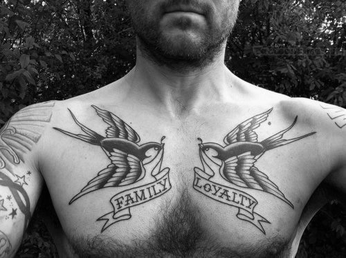 tatuaje golondrina old school para hombre 57