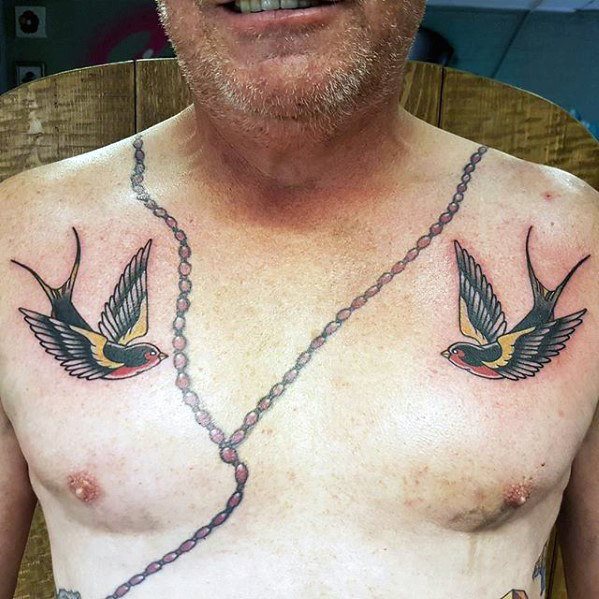 tatuaje golondrina old school para hombre 58
