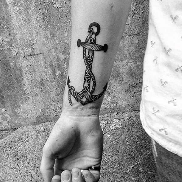 tatuaje increible ancla para hombre 47