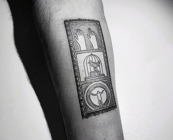 tatuaje increible antebrazo para hombre 04