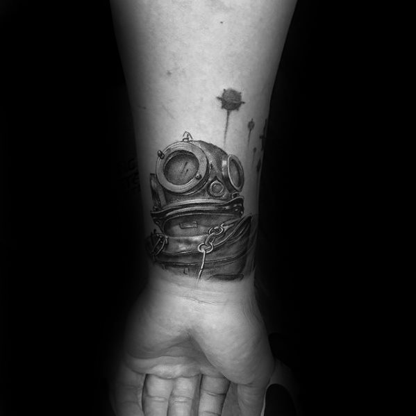tatuaje increible antebrazo para hombre 12