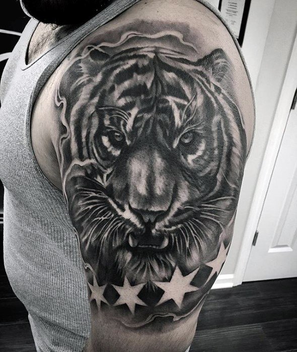 tatuaje increible brazo para hombre 10