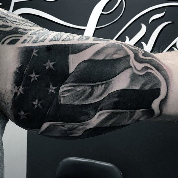 tatuaje increible brazo para hombre 13