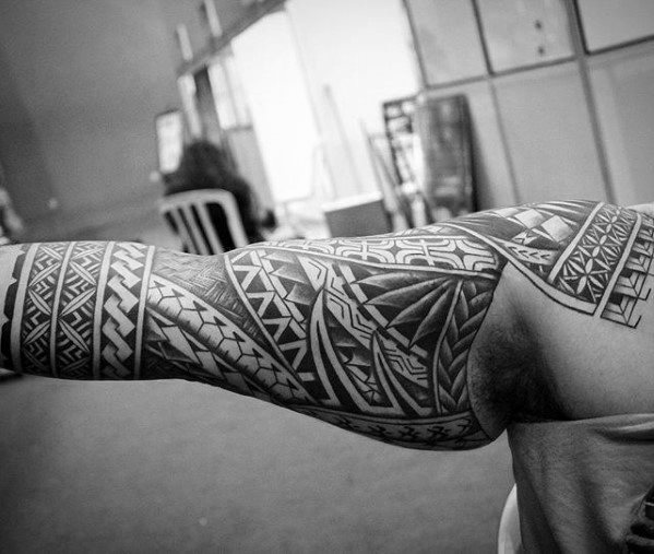 tatuaje increible brazo para hombre 17