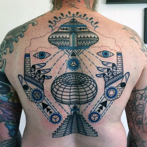tatuaje increible espalda para hombre 02