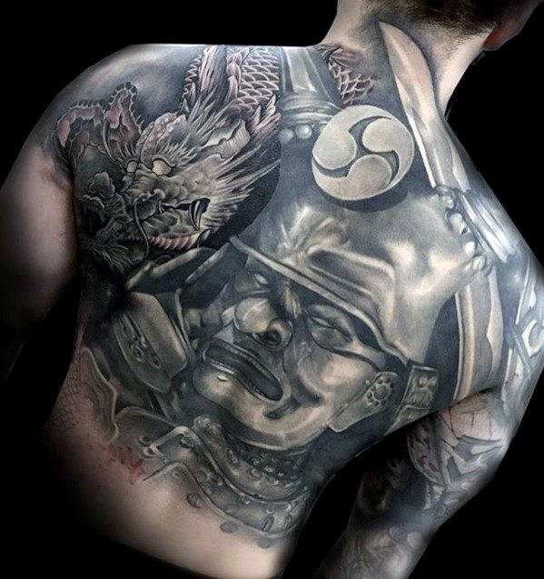 tatuaje increible espalda para hombre 07