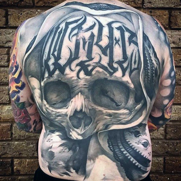 tatuaje increible espalda para hombre 13
