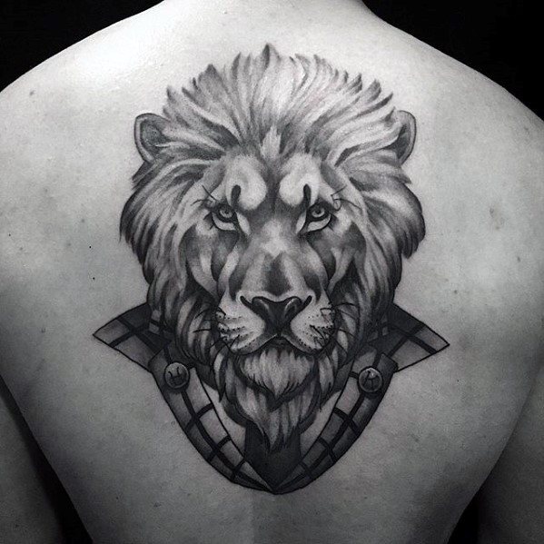 tatuaje increible espalda para hombre 15