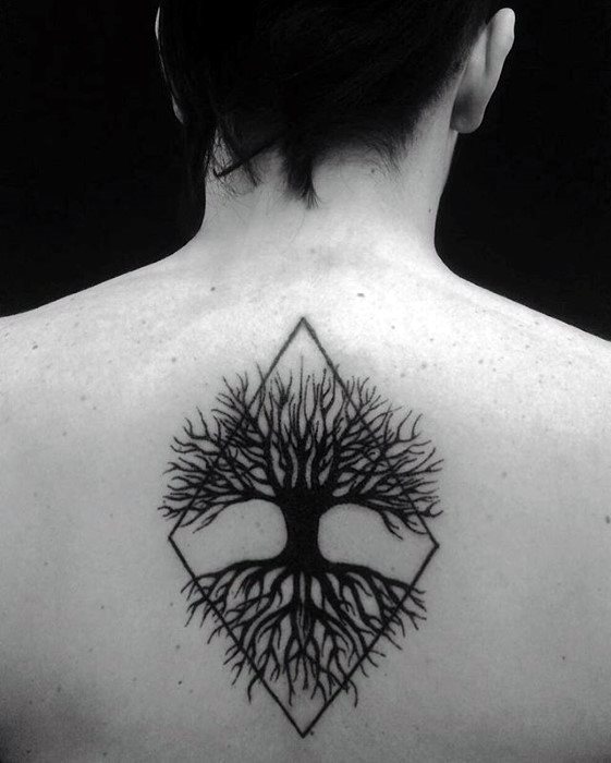 tatuaje increible espalda para hombre 18