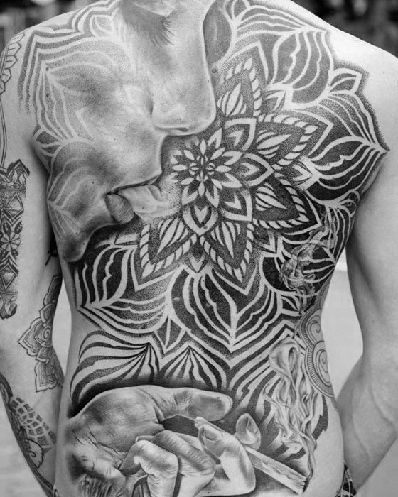 tatuaje increible espalda para hombre 21