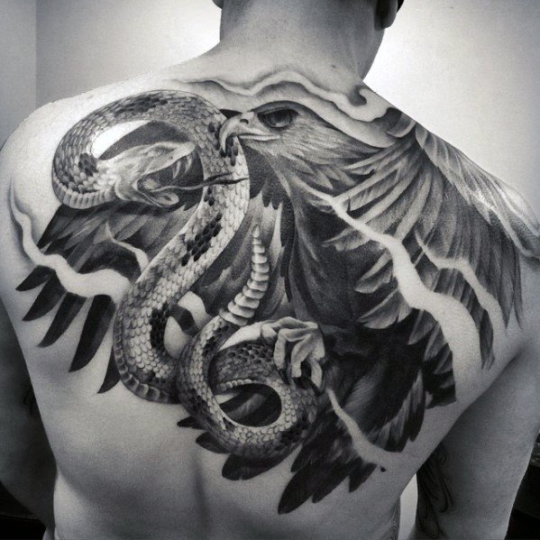 tatuaje increible espalda para hombre 29