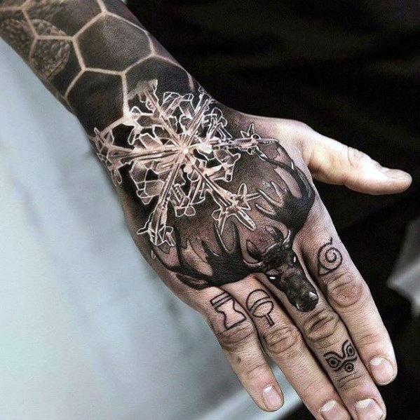 tatuaje increible mano para hombre 05