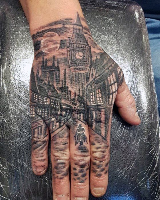 tatuaje increible mano para hombre 15
