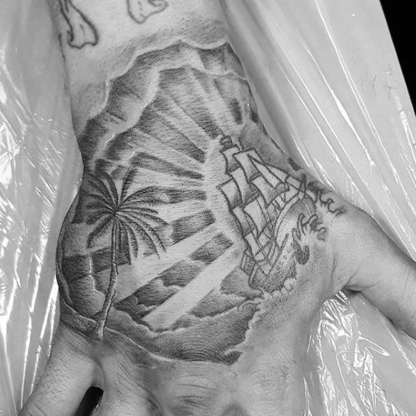 tatuaje increible mano para hombre 23