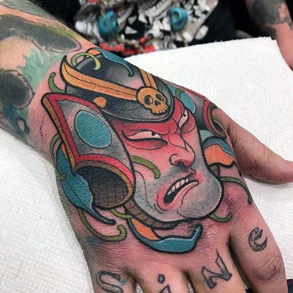 tatuaje increible mano para hombre 25