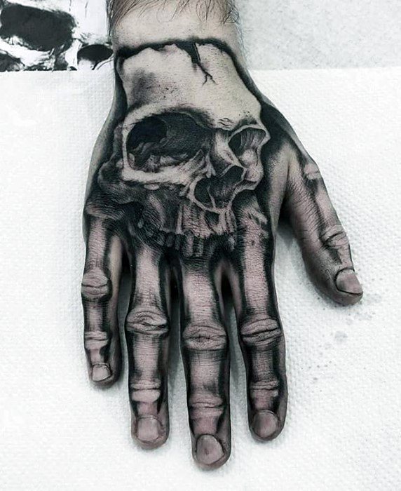 tatuaje increible mano para hombre 26
